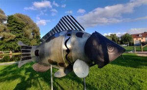 karpfen skulptur kemnath eisweiher altstadt rundweg wandern
