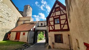 tor eingang burg schloss harburg bayern ries