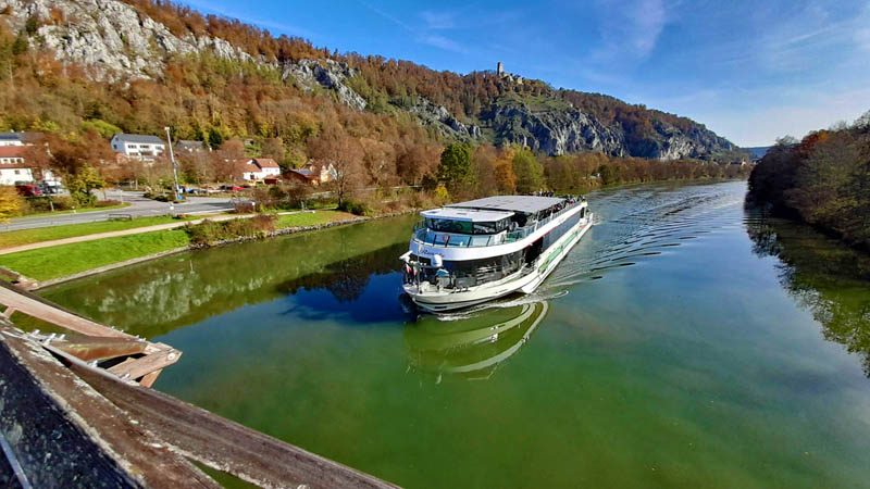Essing: Kunstweg, Klausenhöhlen und Burg Randeck 22 schiffahrt altmühl essing riedenburg kelheim personen