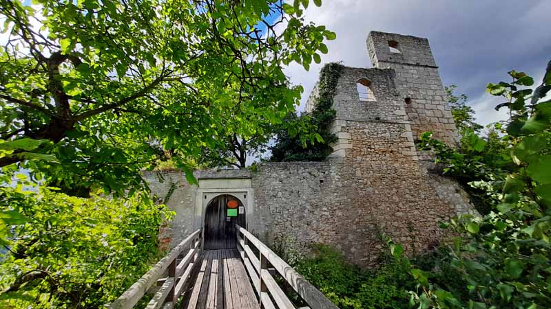 Essing: Kunstweg, Klausenhöhlen und Burg Randeck 14 burg ruine randeck essing altmühltal wandern wanderweg 1
