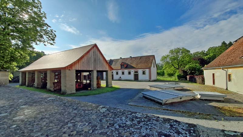 Wanderweg S3 in Scheinfeld 6 wirtschaftsgebäude schloss schwarzenberg scheinfeld s3 wandern
