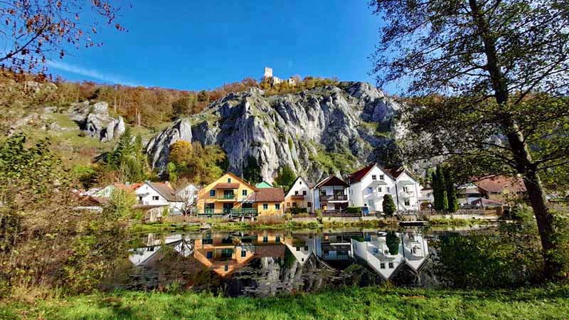 Essing: Kunstweg, Klausenhöhlen und Burg Randeck 2 essing altmühltal rundweg 1 randeck tatzlwurm klausenhöhlen