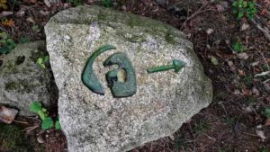 Findlingsweg Floß 21 markierung findlingsweg floß doost