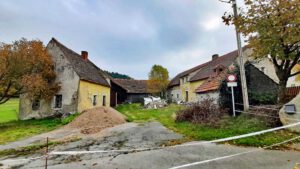 Findlingsweg Floß 13 alter hof bauernhof findlingsweg floss oberpfalz wandern