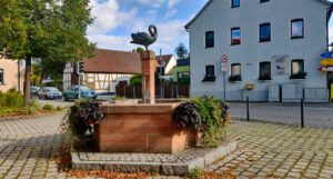 brunnen marktplatz schwan schwanstetten schwand rundweg zum rdm kanal