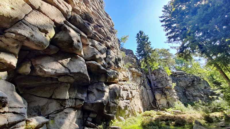 Kleine Felsenwanderung im Naturpark Steinwald 2 kleine felsenwanderung pfaben steinwald vogelfelsen ratfelsen räuberfelsen