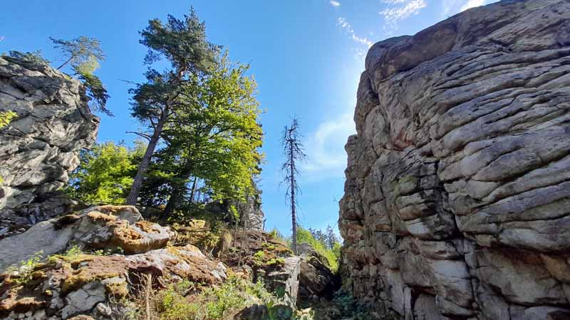 Kleine Felsenwanderung im Naturpark Steinwald 18 ratfelsen erbendorf pfaben kleine felsenwanderung