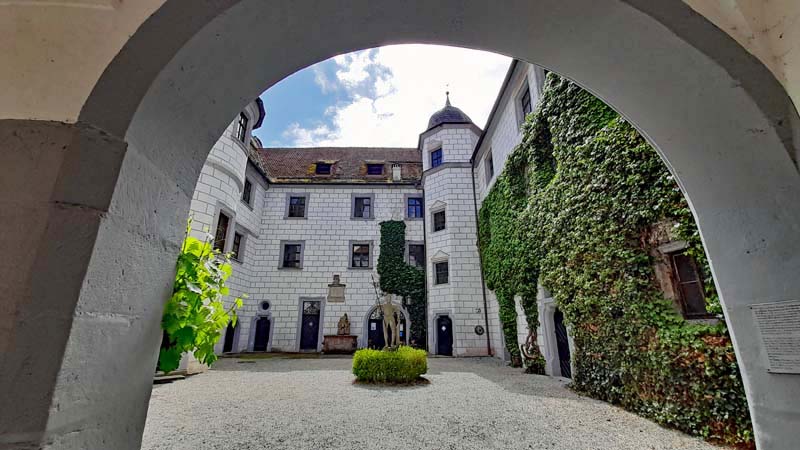 Wasserschloss Mitwitz (Frankenwald) 14 wasserschloss mitwitz unteres schloss innenhof