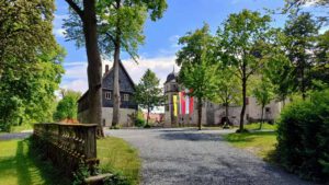 Wasserschloss Mitwitz (Frankenwald) 20 wasserschloss mitwitz ansicht aus dem schlosspark kuratenhaus