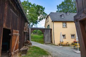 oberer hof mit gasthaus bauernhofmuseum oberfranken kleinlosnitz fichtelgebirge