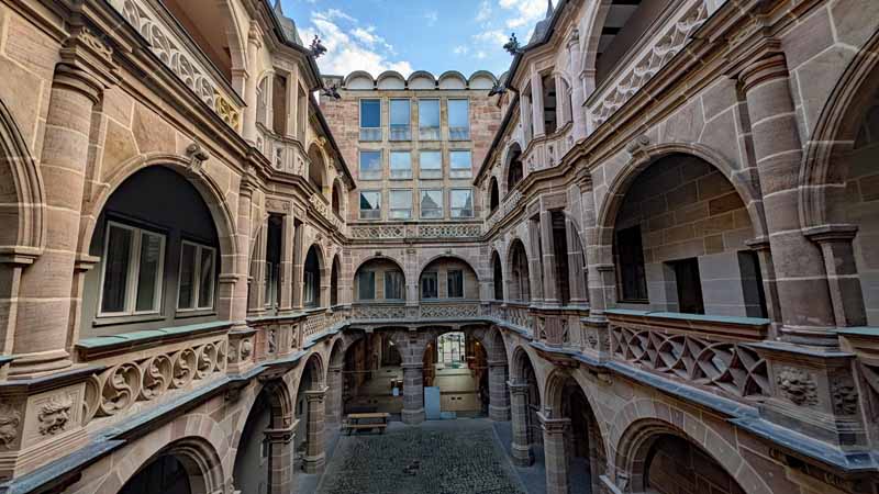 Vom Steinbruch Worzeldorf zum Alten Kanal 18 sehenswürdigkeiten in nürnberg altstadt egidienplatz pellerhaus pellerhof