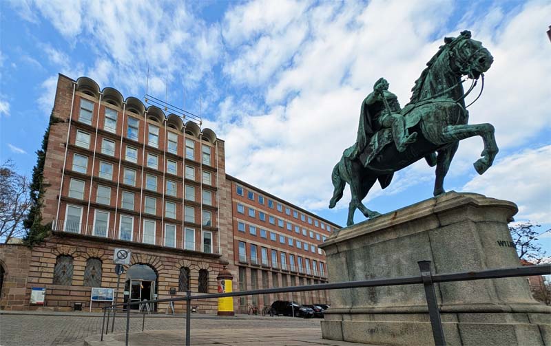 Vom Steinbruch Worzeldorf zum Alten Kanal 16 egidienplatz nürnberg mittelfranken sehenswürdigkeiten pellerhaus historischer innenhof