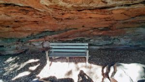 bank grotte höhle sandstein geiersteine tour pfälzerwald
