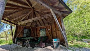 Naturlehrpfad Weißenohe zur Lillachquelle 17 hütte picknick info weißenohe lillachquelle oberfranken